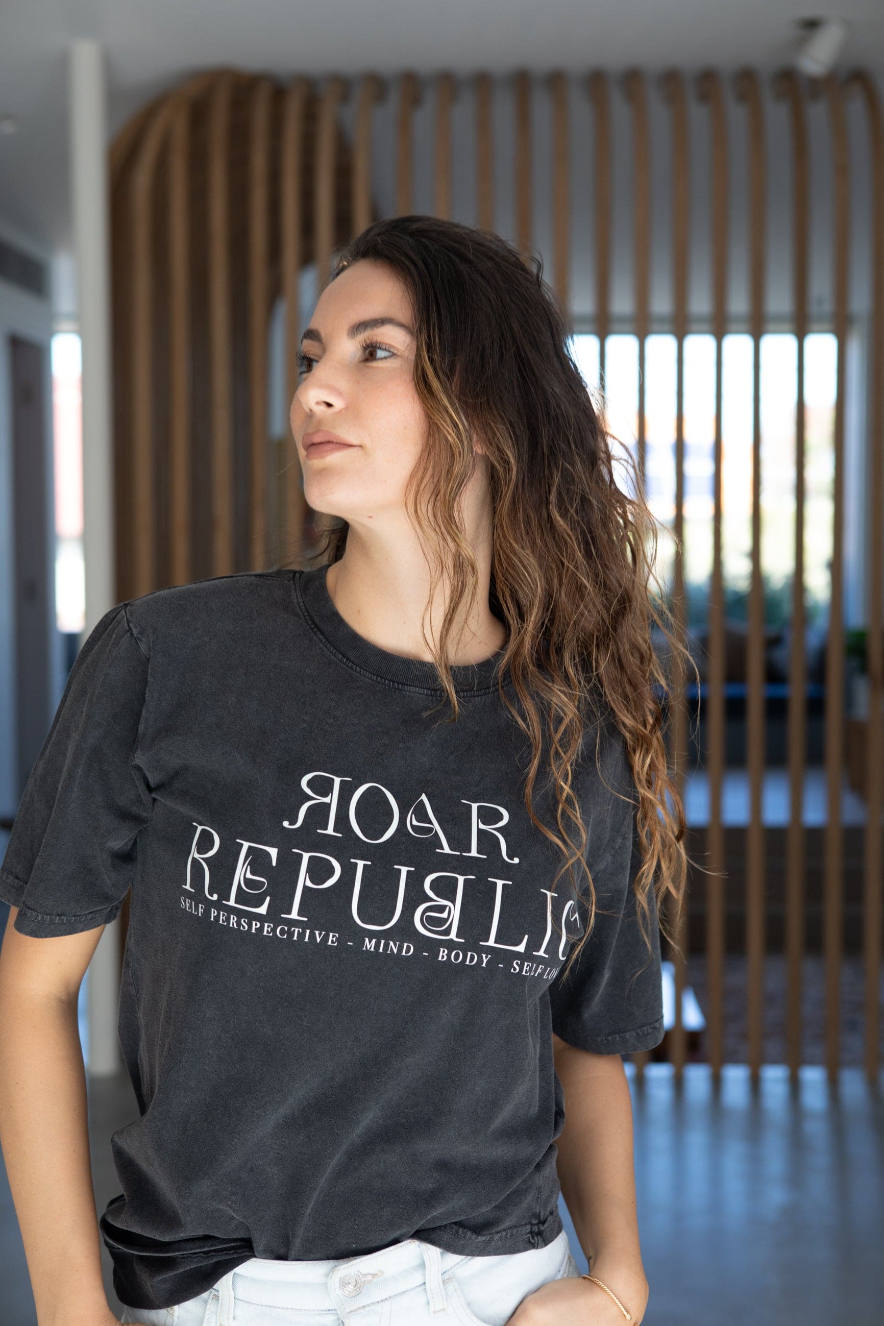 MAE OVERSIZED ROAR REPUBLIC LOGO T-SHIRT-Roar Republic